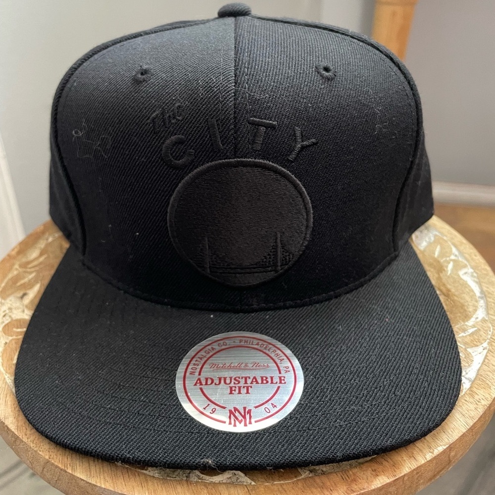 Mitchell & Ness. Golden State Warriors. “the City” hat. New.